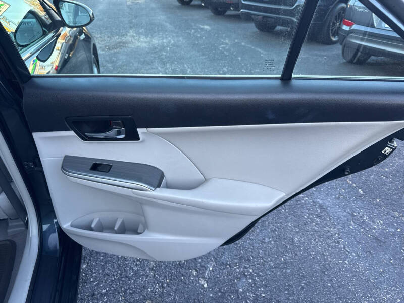 2012 Toyota Camry Hybrid XLE