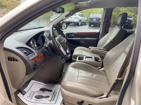 2016 Chrysler Town and Country Touring