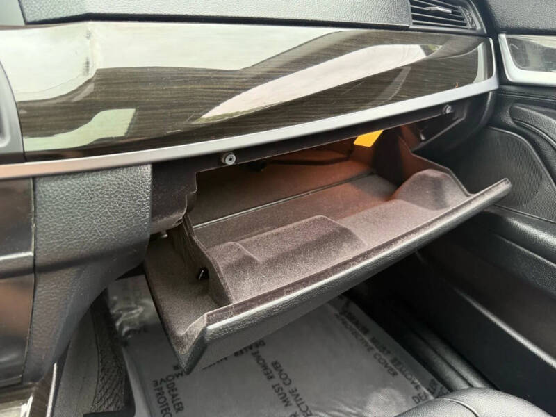 2012 BMW 5 Series 528i