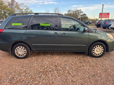 2005 Toyota Sienna LE 8 Passenger
