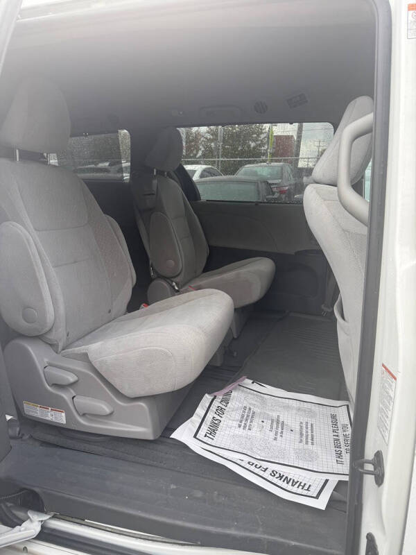 2015 Toyota Sienna LE 8-Passenger