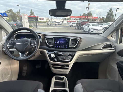 2017 Chrysler Pacifica Touring