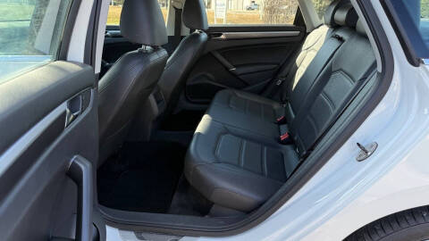 2017 Volkswagen Passat 1.8T R-Line