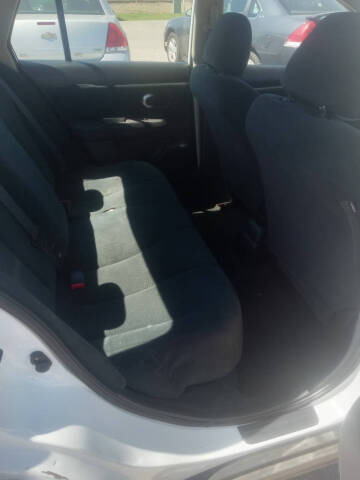 2011 Nissan Versa 1.8 SL