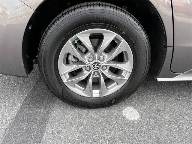 2022 Toyota Sienna LE 8-Passenger