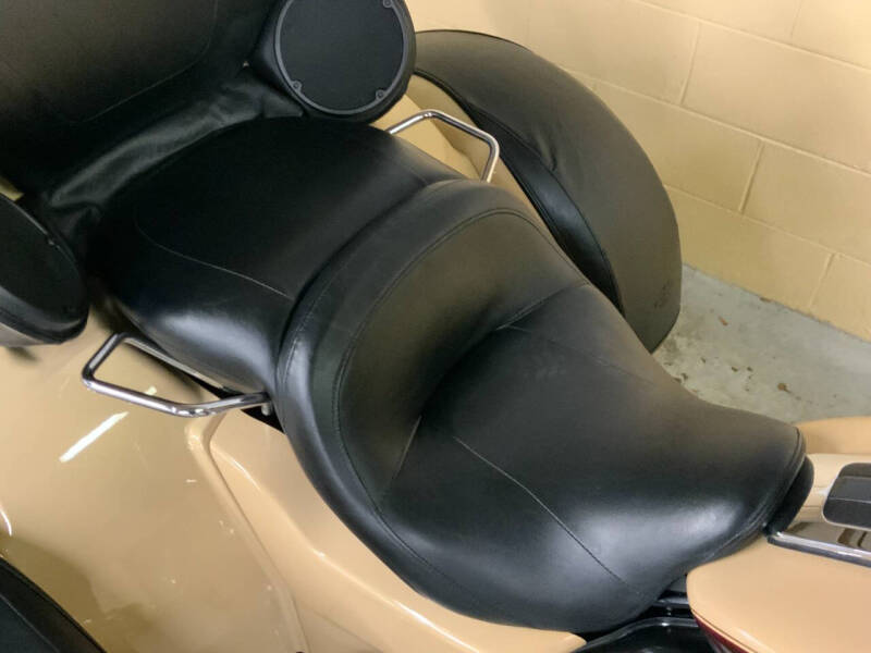 2014 Harley-Davidson FLHTCUTG TRI GLIDE