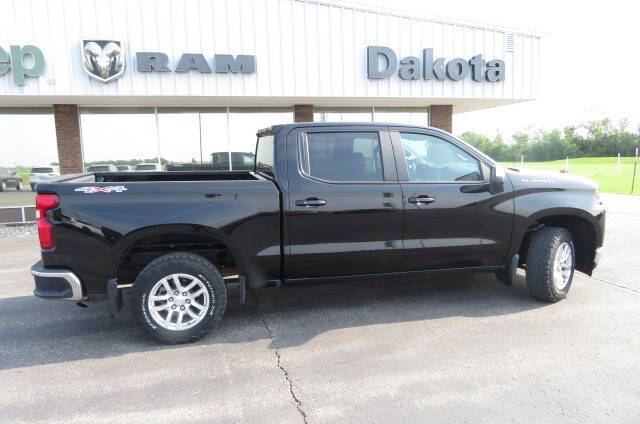 Used 2019 Chevrolet Silverado 1500 LT with VIN 3GCUYDEDXKG129407 for sale in Wahpeton, ND