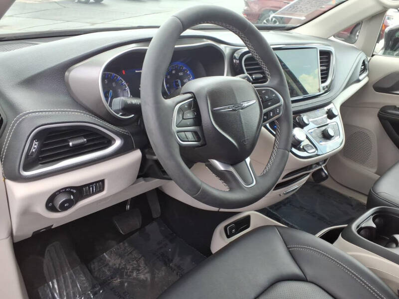 2024 Chrysler Pacifica Touring L