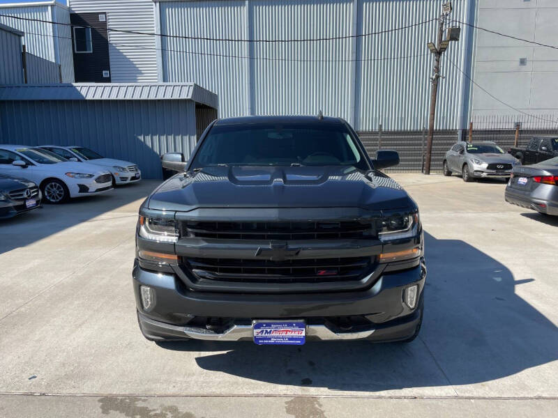 2018 Chevrolet Silverado 1500 LT photo 2