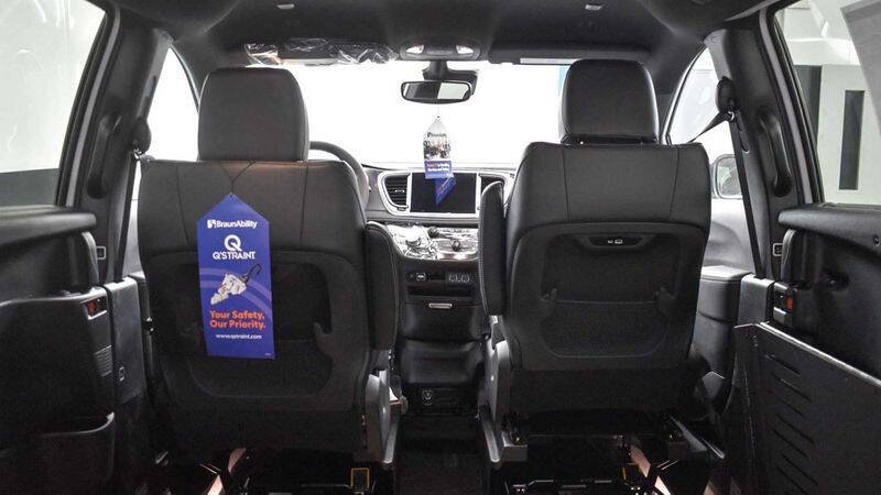 2025 Chrysler Pacifica Select