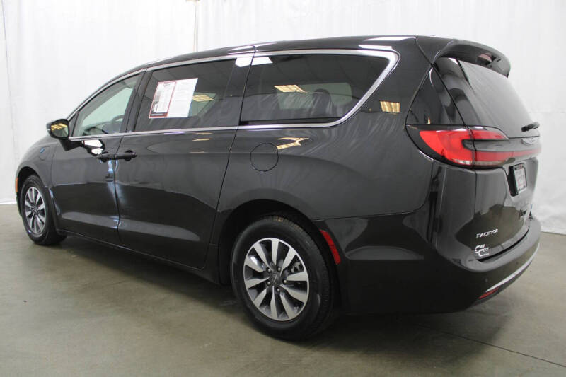 2024 Chrysler Pacifica Plug-In Hybrid Select