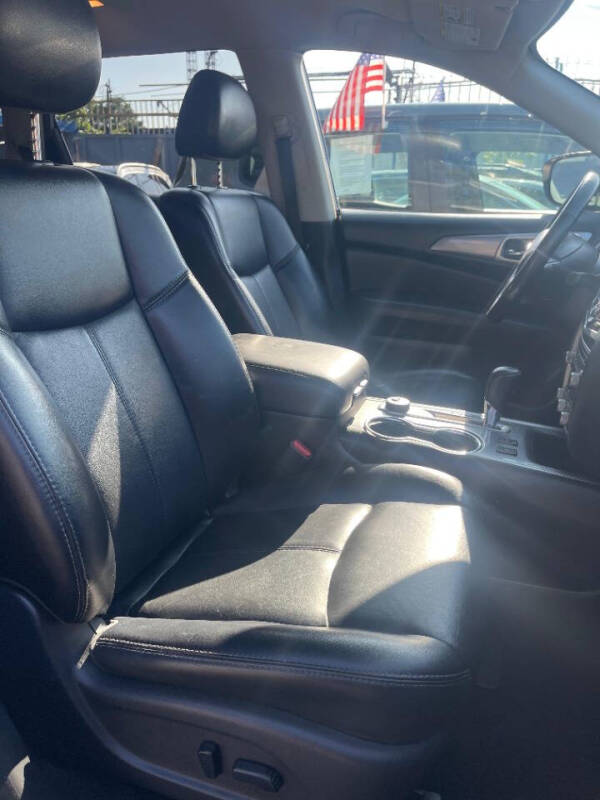 2019 Nissan Pathfinder SL