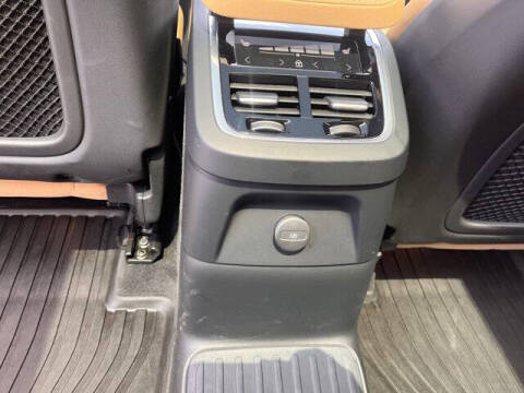 2024 Volvo XC90 Recharge T8 Ultimate Bright Theme 7P