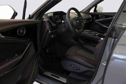 2025 Aston Martin DBX 707