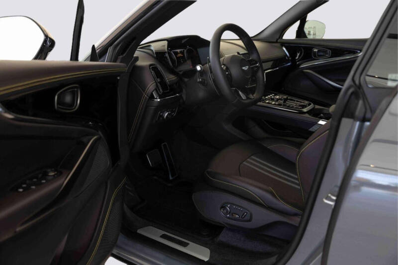 2025 Aston Martin DBX 707