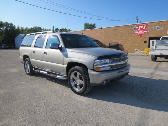 Used 2006 Chevrolet Suburban LS with VIN 3GNFK16U66G135290 for sale in Sycamore, IL