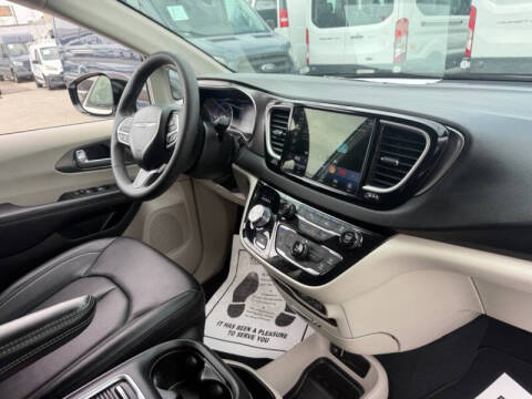 2024 Chrysler Pacifica Touring L