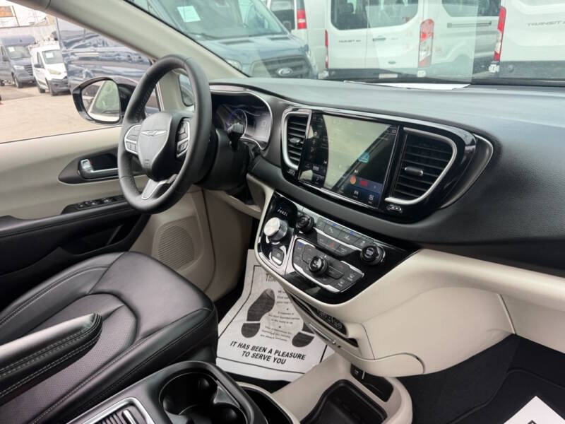 2024 Chrysler Pacifica Touring L