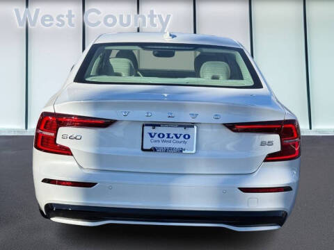 2024 Volvo S60 B5 Plus Dark Theme