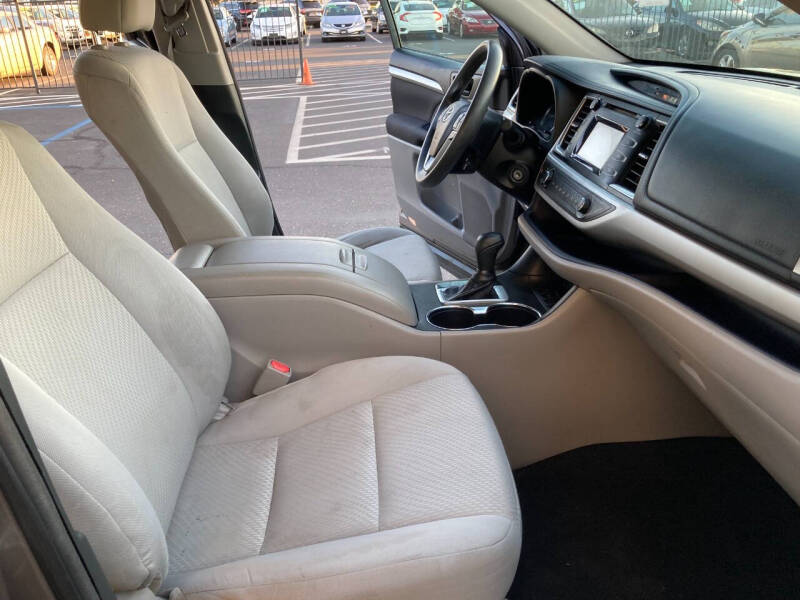 2016 Toyota Highlander LE