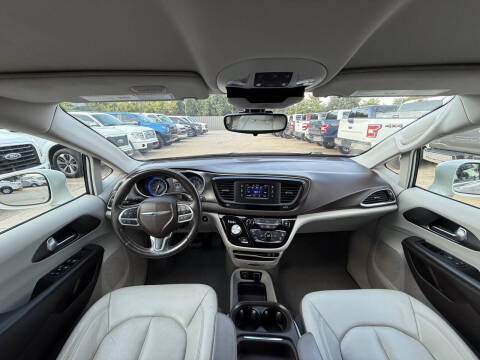 2017 Chrysler Pacifica Touring-L