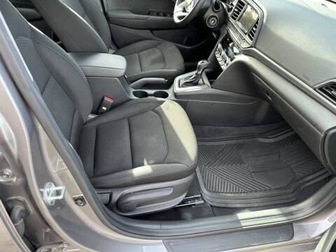 2020 Hyundai Elantra SE