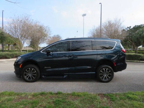 2023 Chrysler Pacifica Touring L