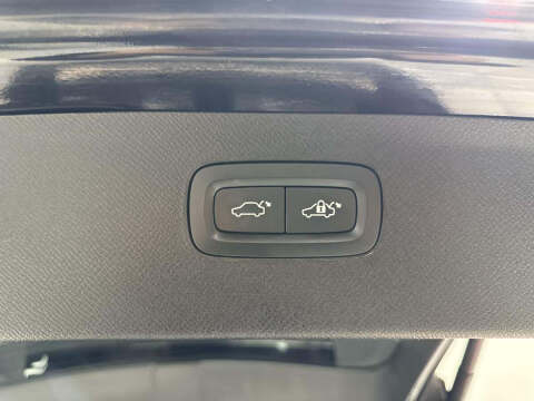 2016 Volvo XC90 T6 R-Design