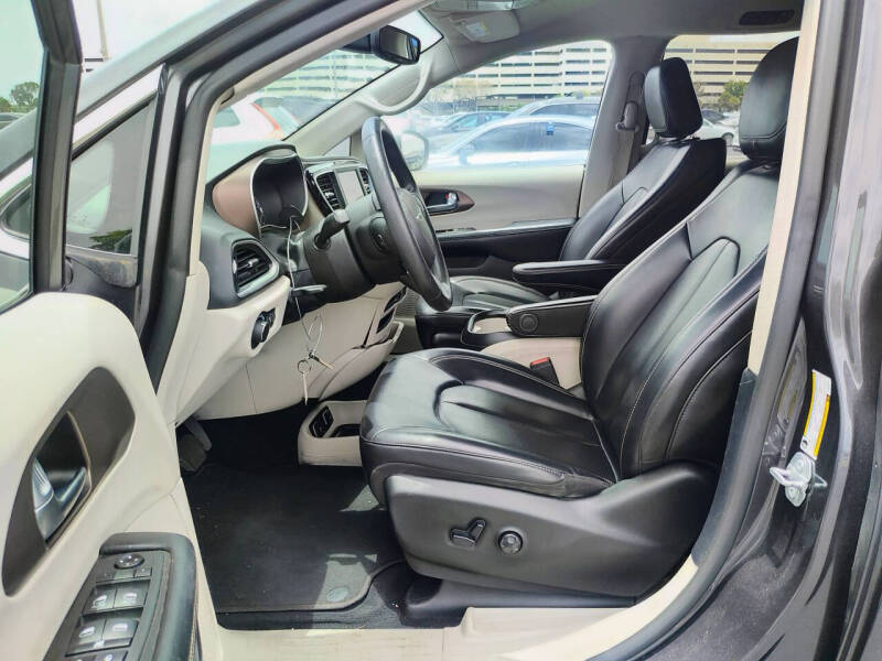 2020 Chrysler Voyager LXi