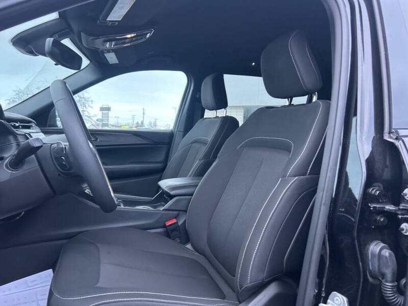 2024 Jeep Grand Cherokee L Laredo