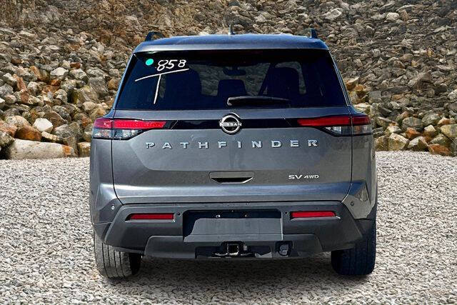 2022 Nissan Pathfinder SV