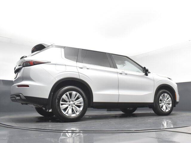 2026 Mitsubishi Outlander ES