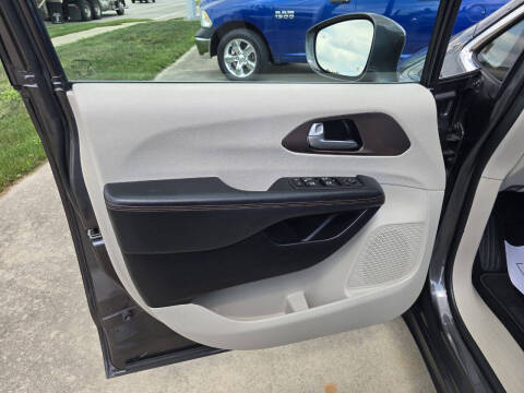 2017 Chrysler Pacifica Touring-L Plus