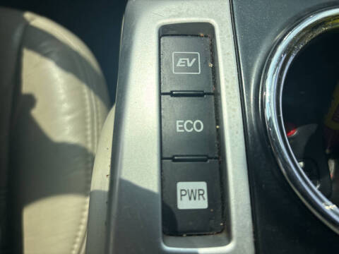 2014 Toyota Prius v Five