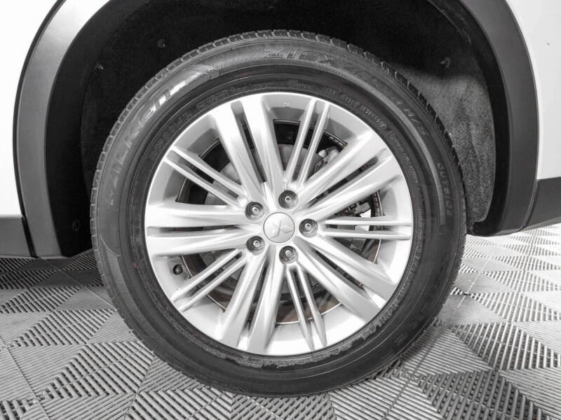 2023 Mitsubishi Outlander ES