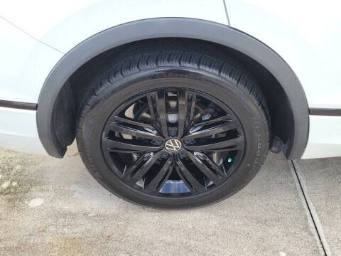 2022 Volkswagen Tiguan SE R-Line Black