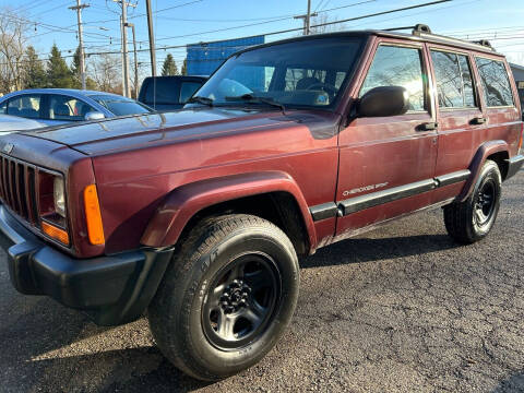 2000 Jeep Cherokee for sale at MEDINA WHOLESALE LLC in Wadsworth OH