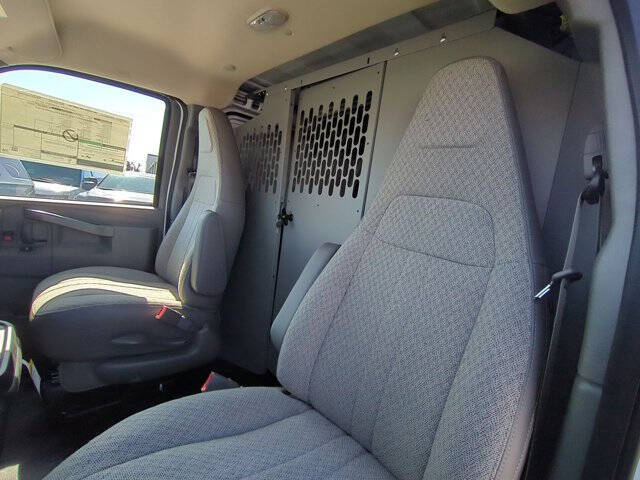 2025 Chevrolet Express 2500