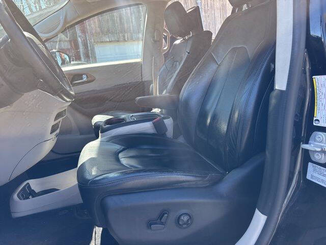 2017 Chrysler Pacifica Touring-L Plus