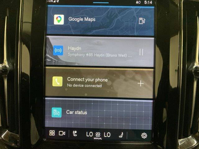 2025 Volvo XC60 B5 Plus Dark Theme