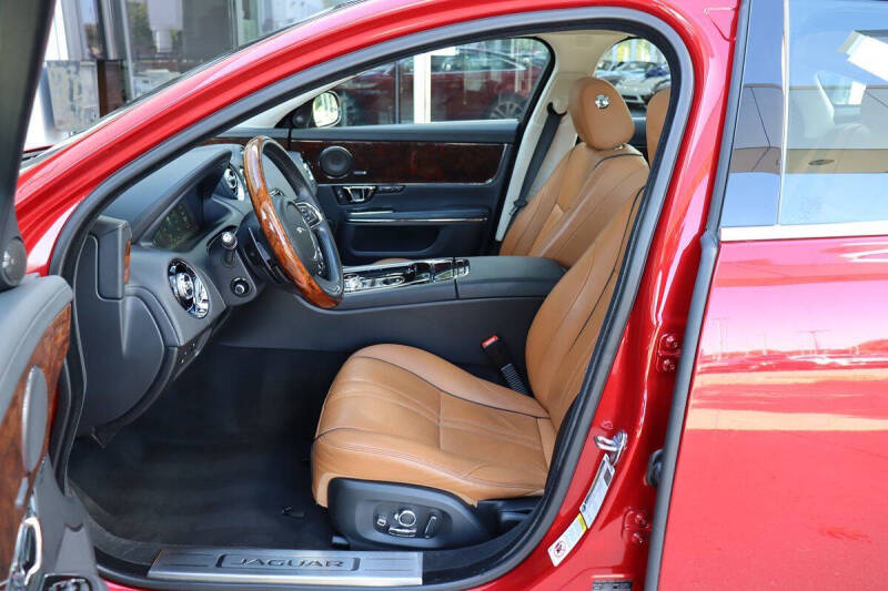 2016 Jaguar XJ R-Sport