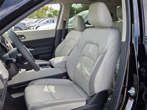 2025 Nissan Pathfinder SL