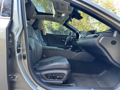 2021 Lexus ES 300h Ultra Luxury