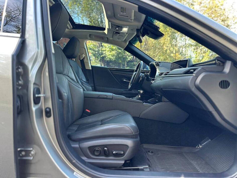 2021 Lexus ES 300h Ultra Luxury