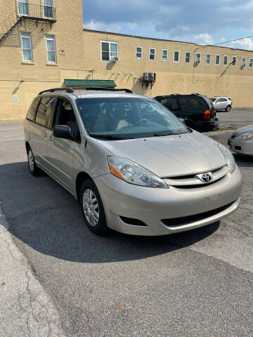 2006 Toyota Sienna for sale at Lyell & Dewey Auto Inc in Rochester NY