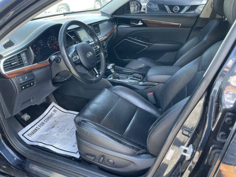 2017 Kia Cadenza Premium