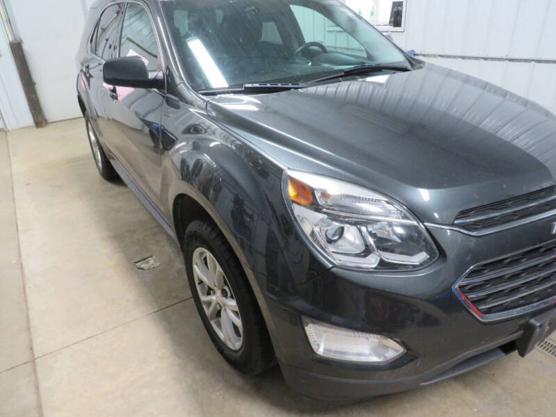 Used 2017 Chevrolet Equinox LT with VIN 2GNALCEKXH1521785 for sale in Pierre, SD