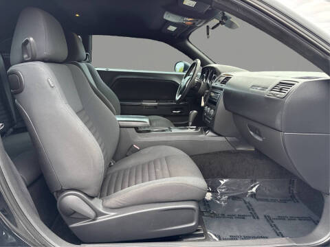 2012 Dodge Challenger SXT Plus