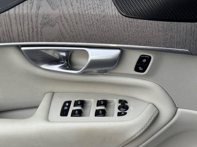 2023 Volvo XC90 Recharge T8 Ultimate Bright Theme 6P