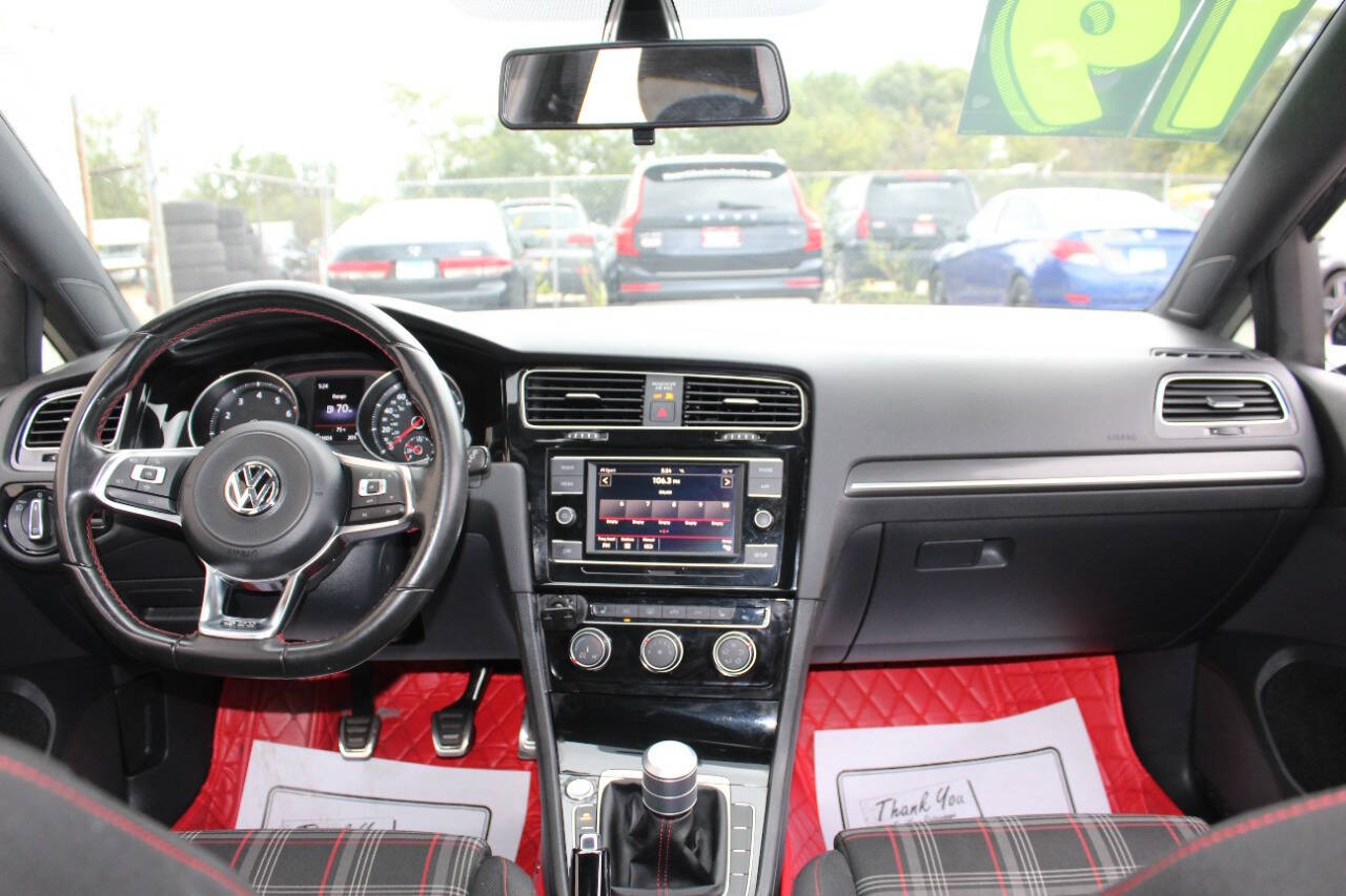 VolkswagenGolf GTI24